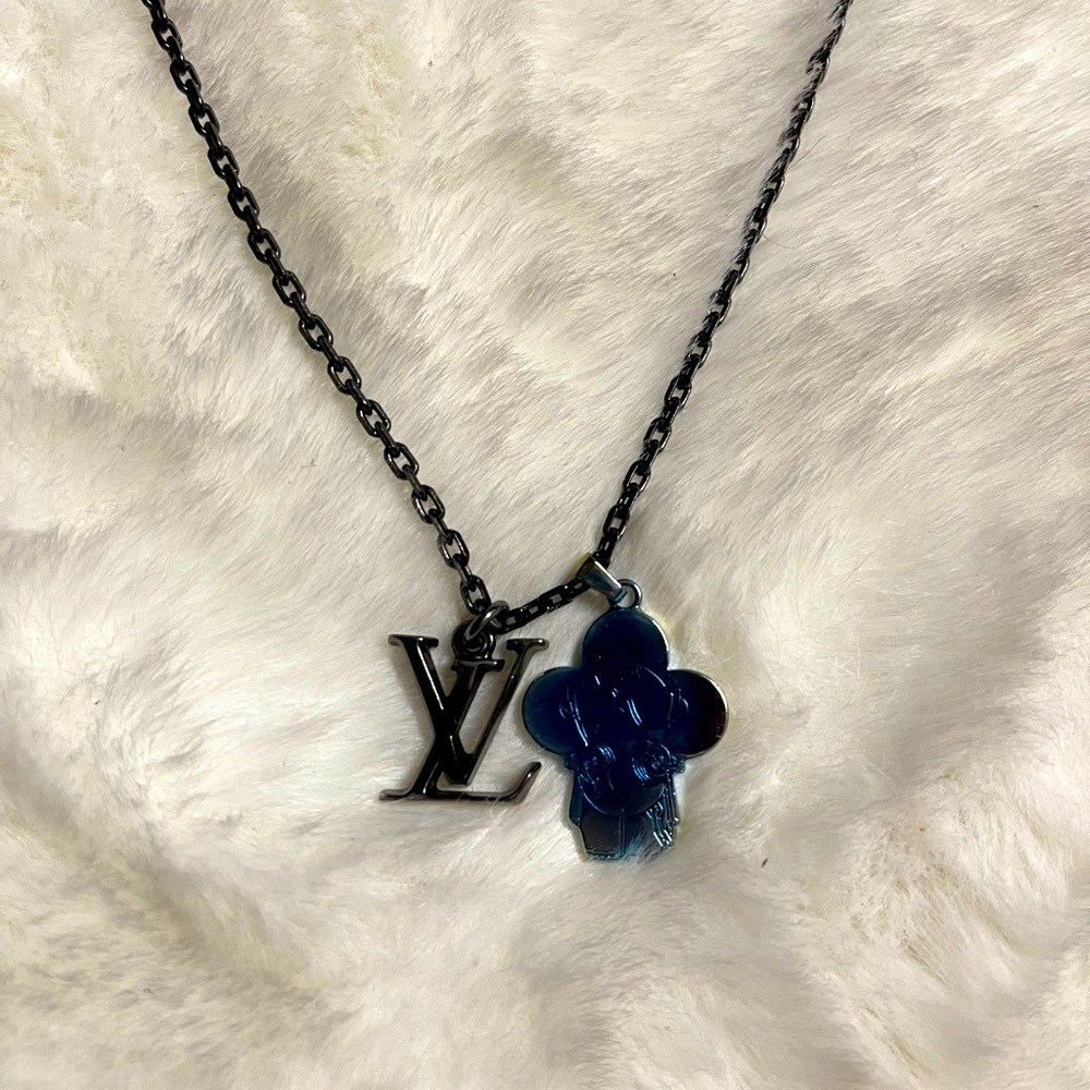 Louis Vuitton Necklace Pendant Vivienne DJ